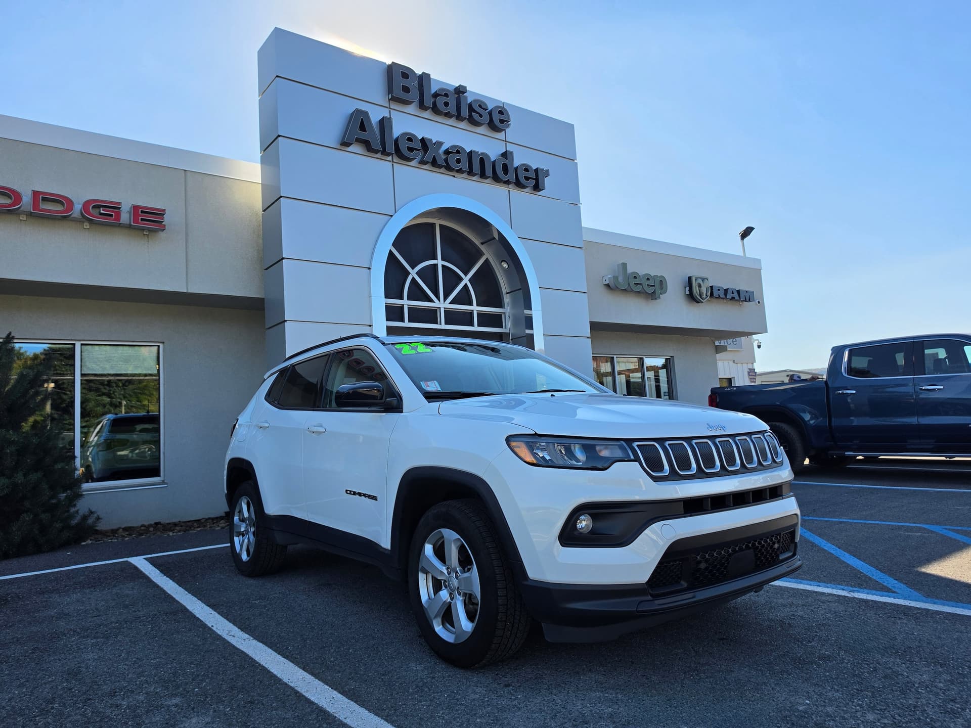 2022 Jeep Compass Latitude — photo 1 of 37