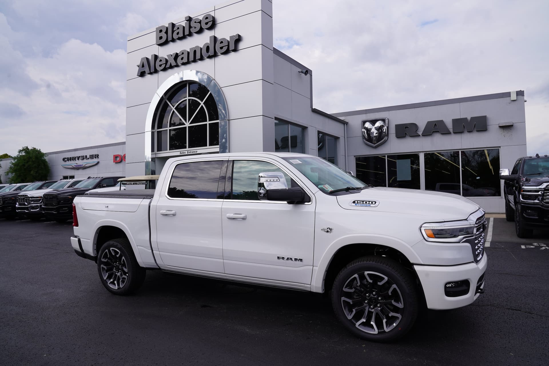 2027 RAM 1500 Longhorn — photo 1 of 42