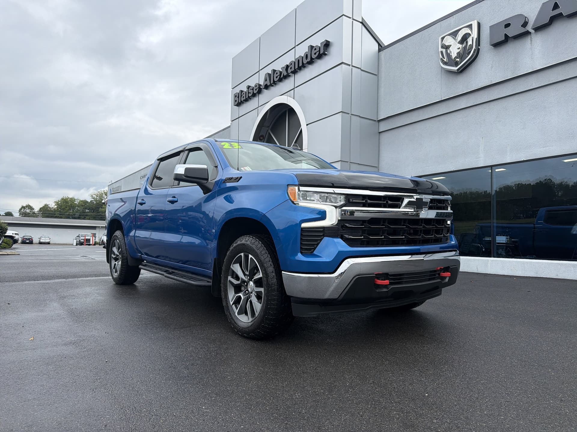 2023 Chevrolet Silverado 1500 LT — photo 1 of 30