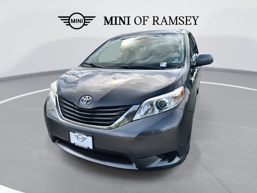 2012 Toyota Sienna Base — photo 1 of 29