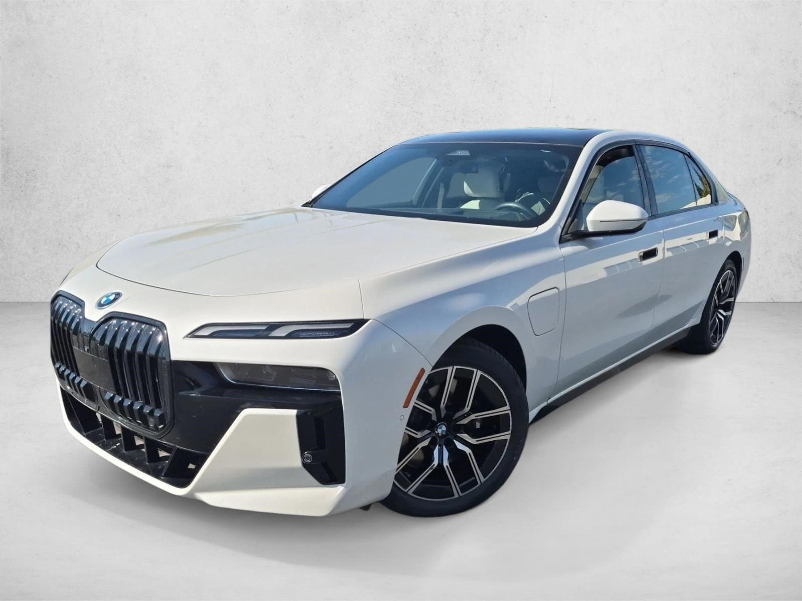 2024 BMW 7 Series 750e xDrive — photo 1 of 24