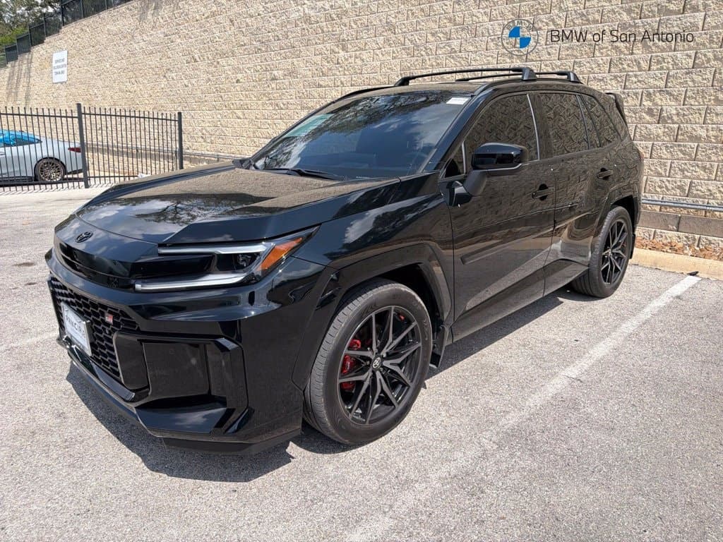 2026 Toyota RAV4 Plug-In Hybrid SE — photo 1 of 5