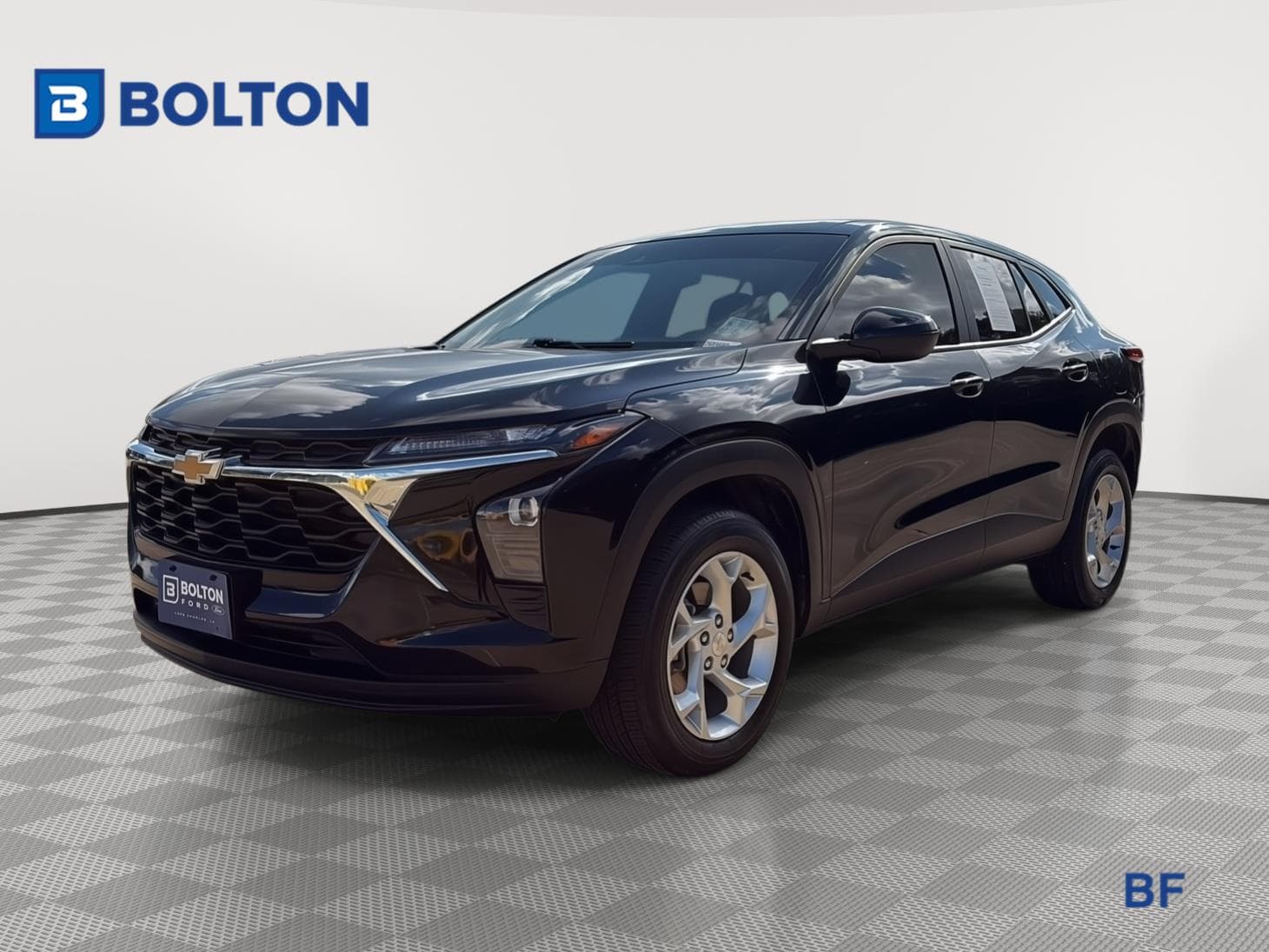 2025 Chevrolet Trax LS — photo 1 of 21
