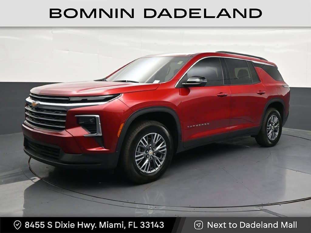 2024 Chevrolet Traverse FWD LT — photo 1 of 39
