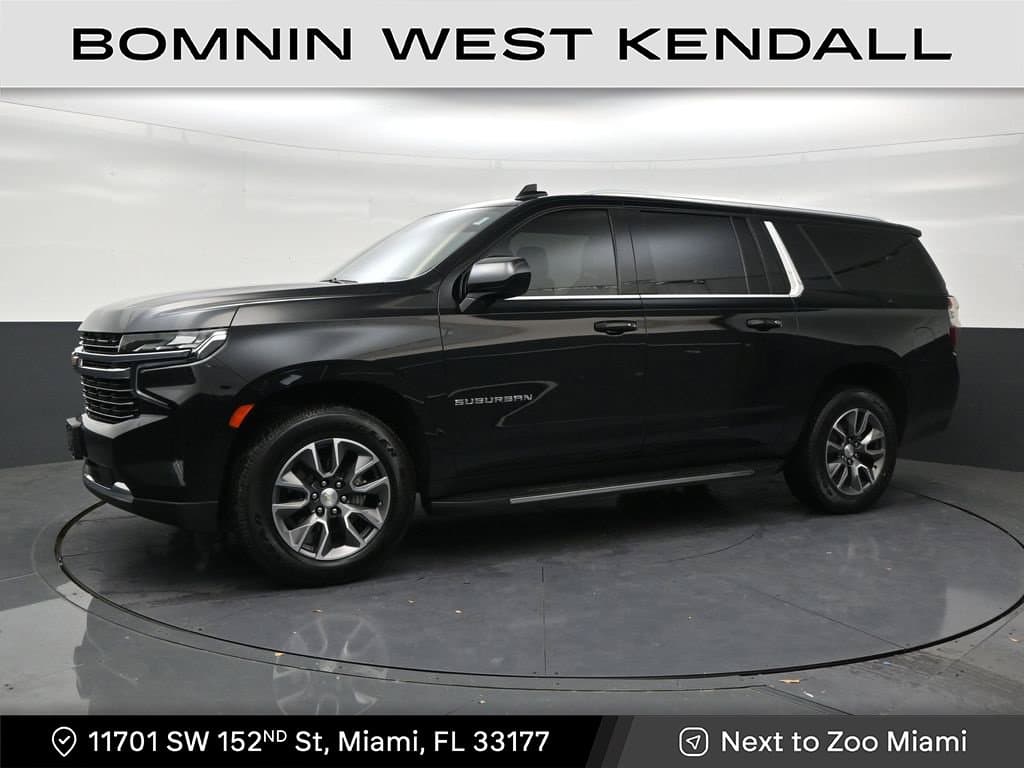 2021 Chevrolet Suburban LT — photo 1 of 32