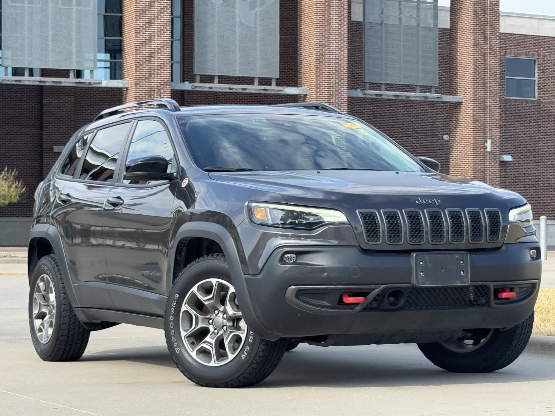 2022 Jeep Cherokee Trailhawk — photo 1 of 33