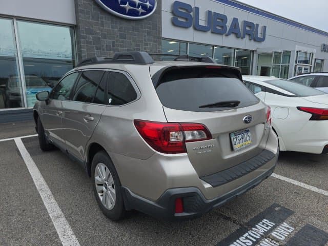2018 Subaru Outback Base — photo 1 of 5