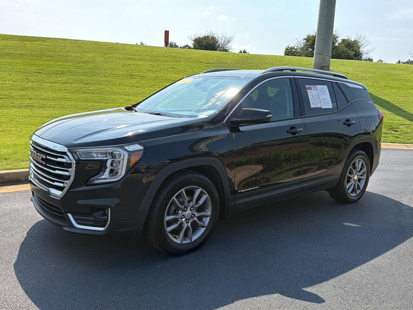2022 GMC Terrain SLT — photo 1 of 42