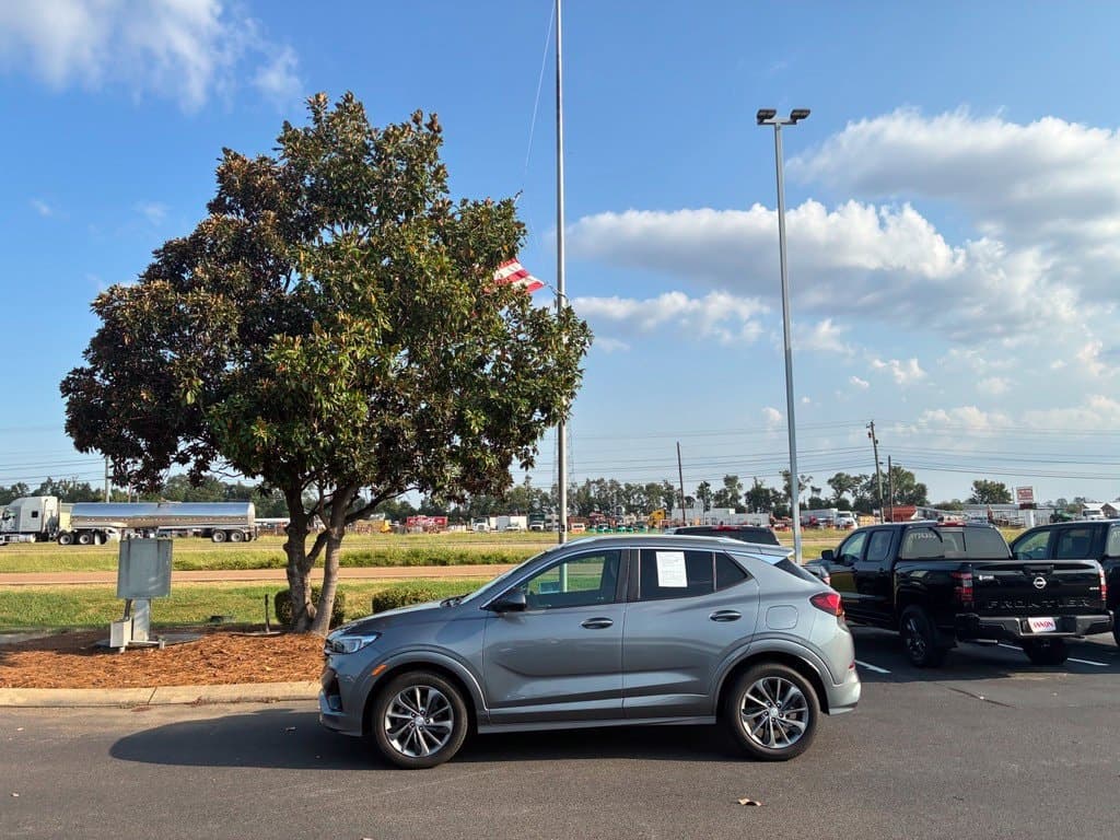 2022 Buick Encore GX Select — photo 1 of 17