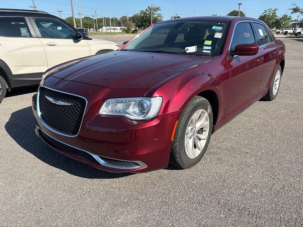 2023 Chrysler 300 Touring — photo 1 of 4