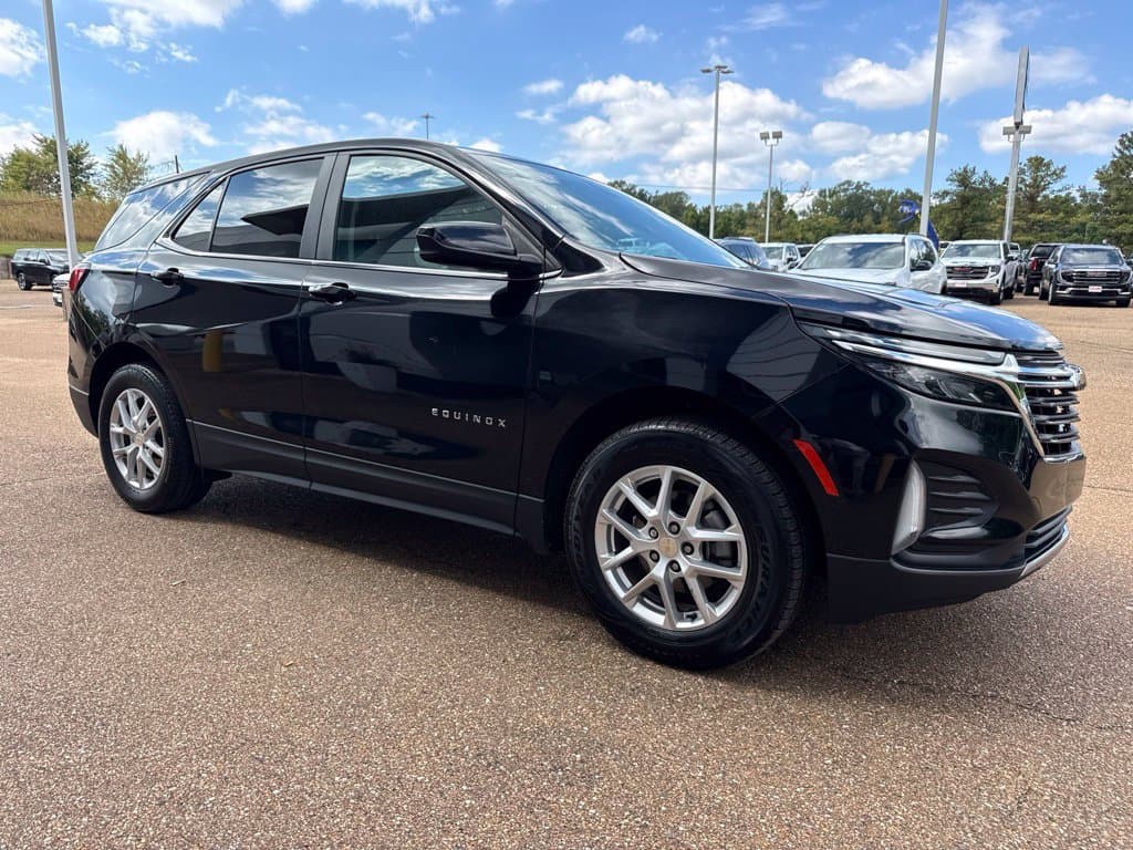 2024 Chevrolet Equinox LT — photo 1 of 38