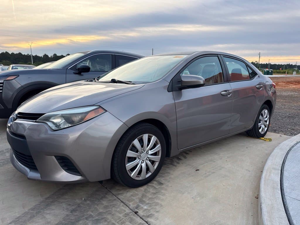 2014 Toyota Corolla LE — photo 1 of 14