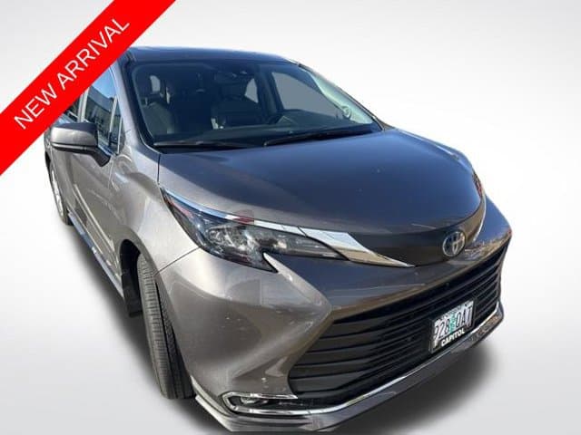 2024 Toyota Sienna XLE — photo 1 of 10