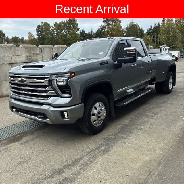 2025 Chevrolet Silverado 3500HD High Country — photo 1 of 10