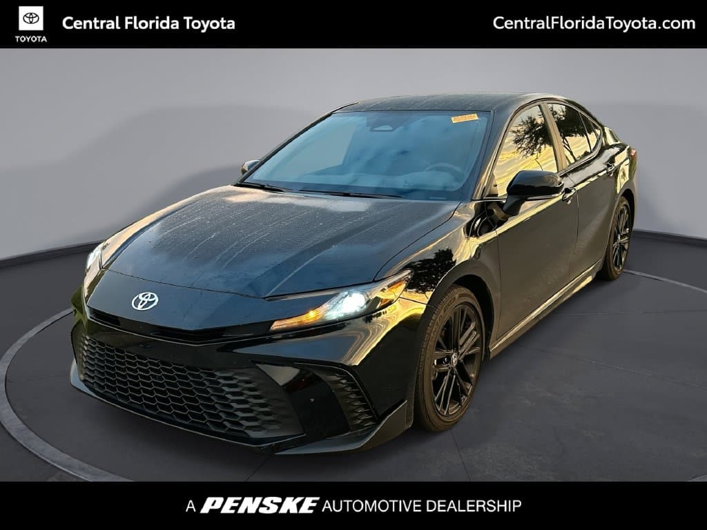 2025 Toyota Camry SE — photo 1 of 35