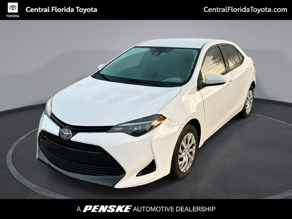 2018 Toyota Corolla LE — photo 1 of 31