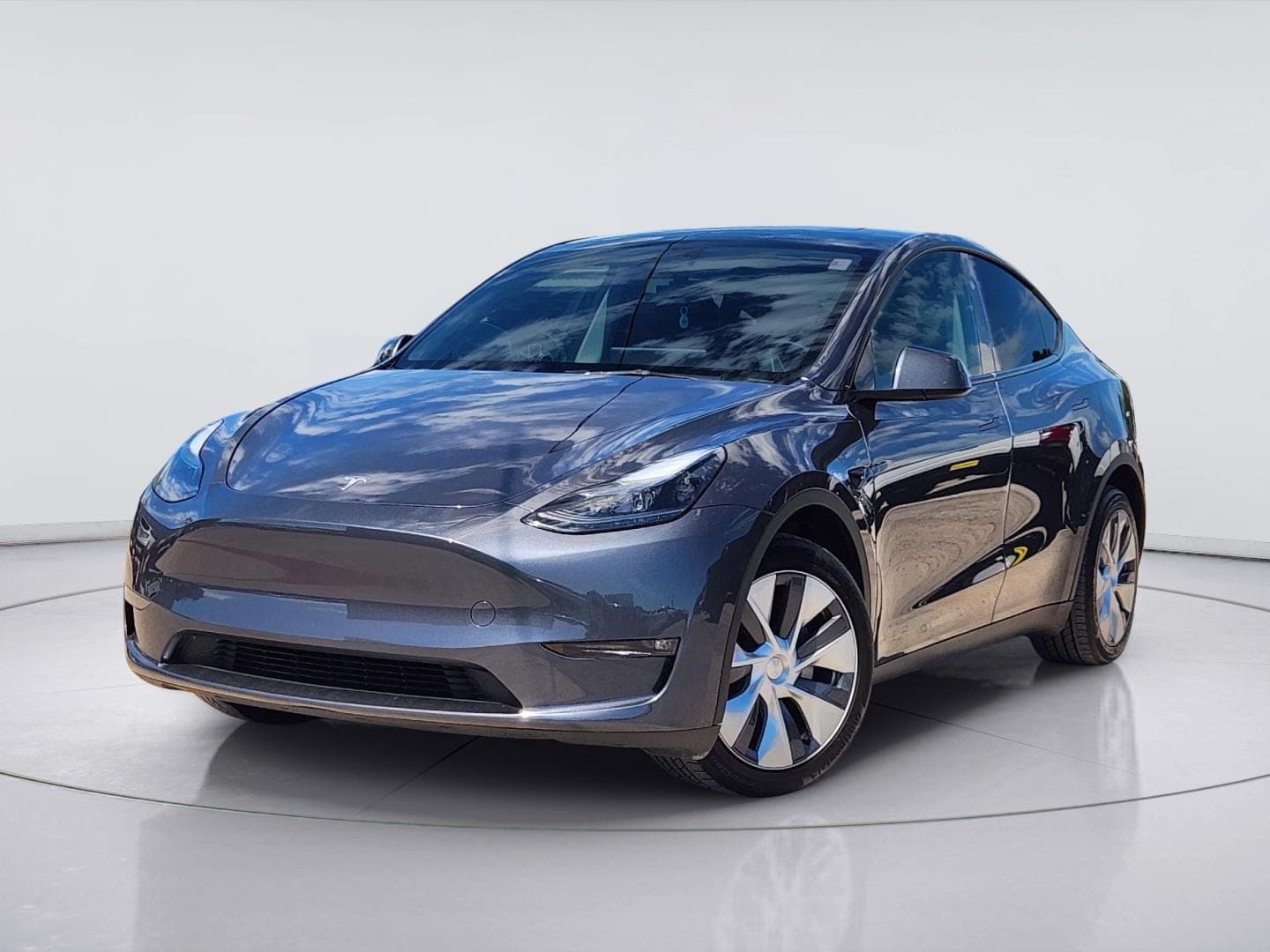 2023 Tesla Model Y Long Range — photo 1 of 33