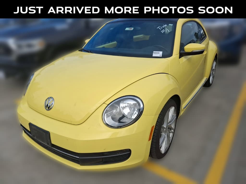 2013 Volkswagen Beetle Convertible Base — photo 1 of 15