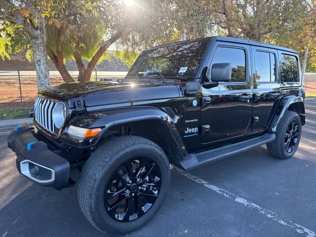 2024 Jeep Wrangler Base — photo 1 of 10