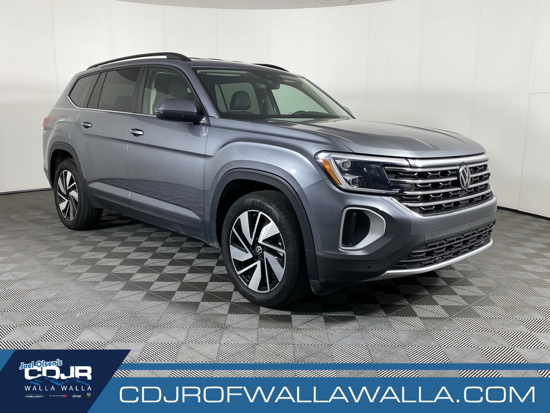 2025 Volkswagen Atlas 2.0T SE w/Technology — photo 1 of 16