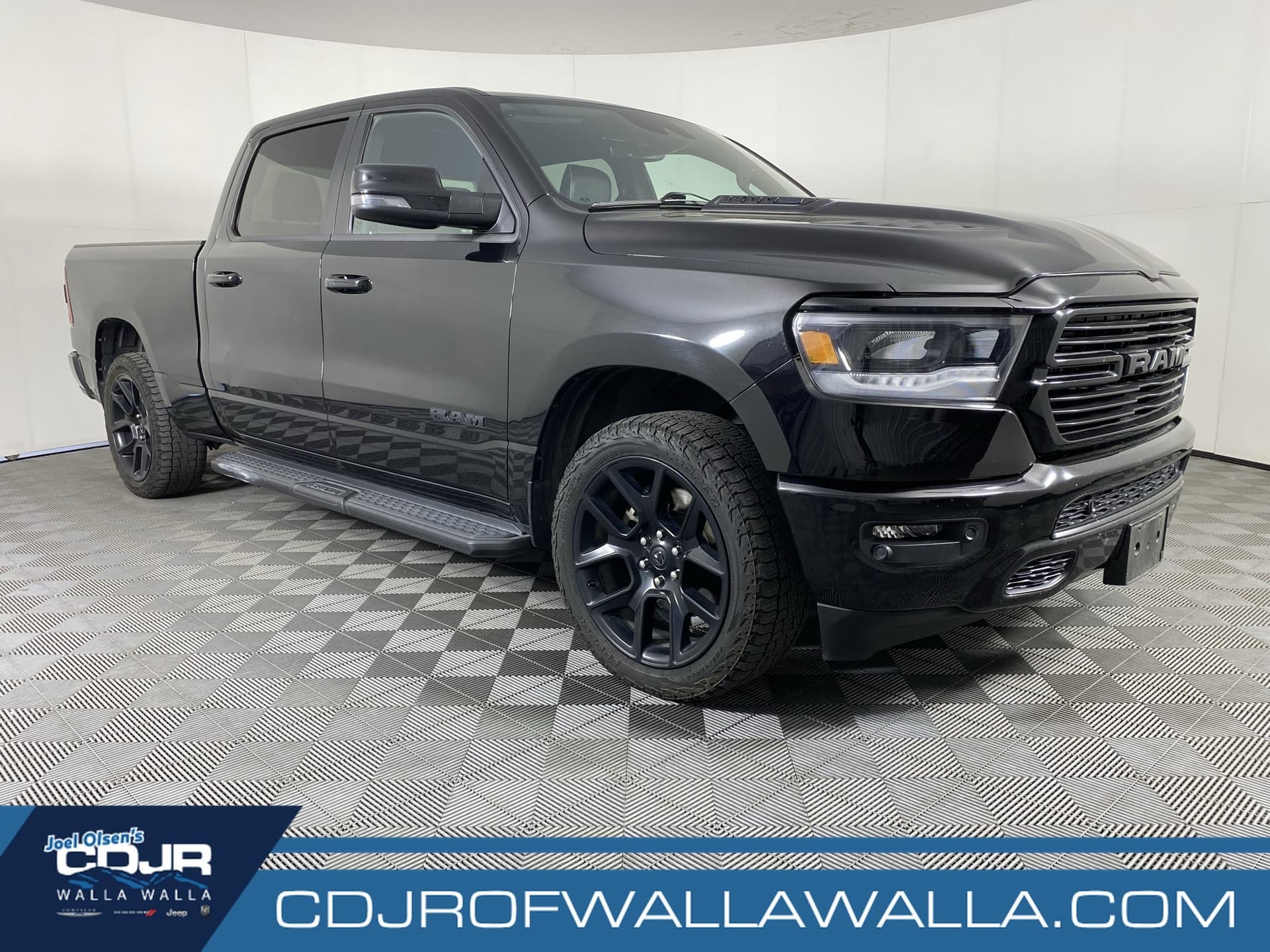 2023 RAM 1500 Laramie — photo 1 of 16