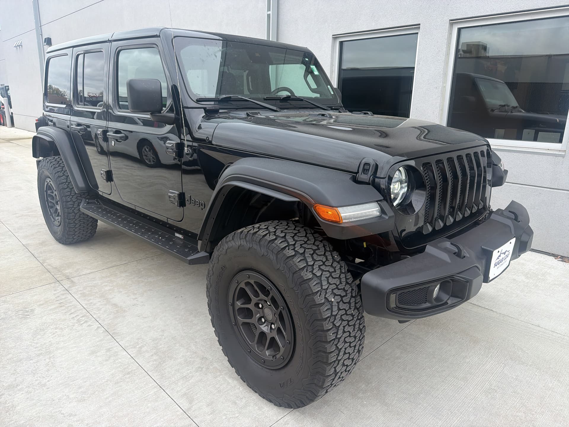 2023 Jeep Wrangler Base — photo 1 of 25