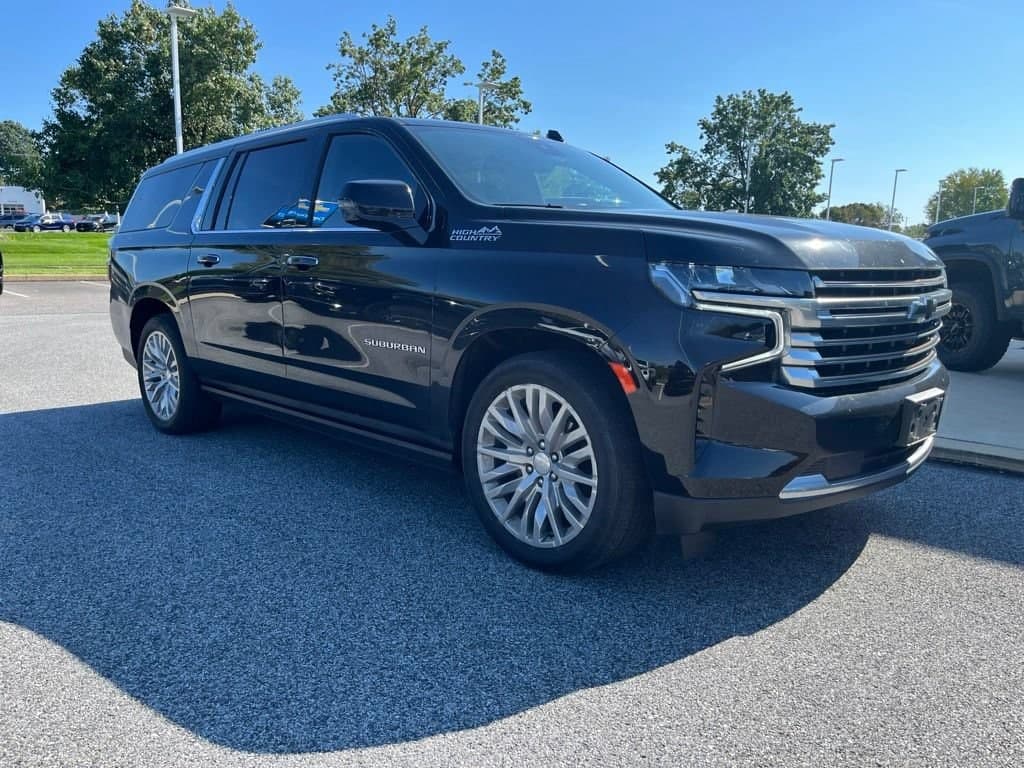 2023 Chevrolet Suburban High Country — photo 1 of 12