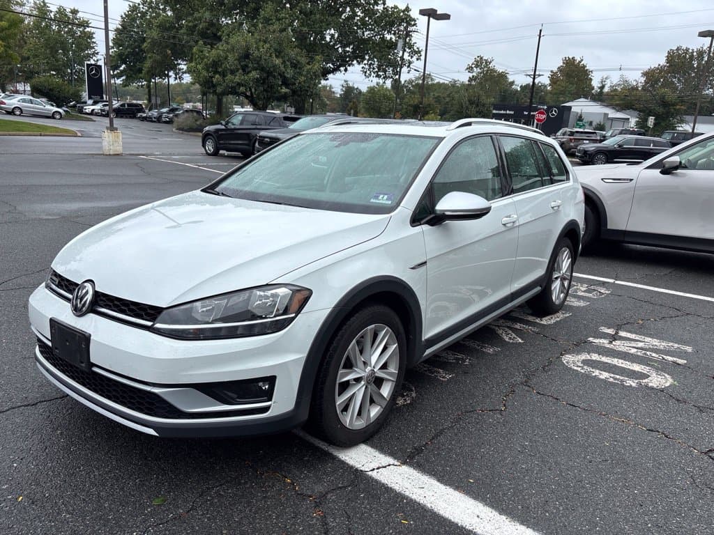 2019 Volkswagen Golf Alltrack Base — photo 1 of 17