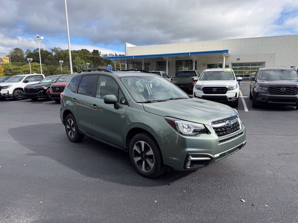 2017 Subaru Forester Base — photo 1 of 10