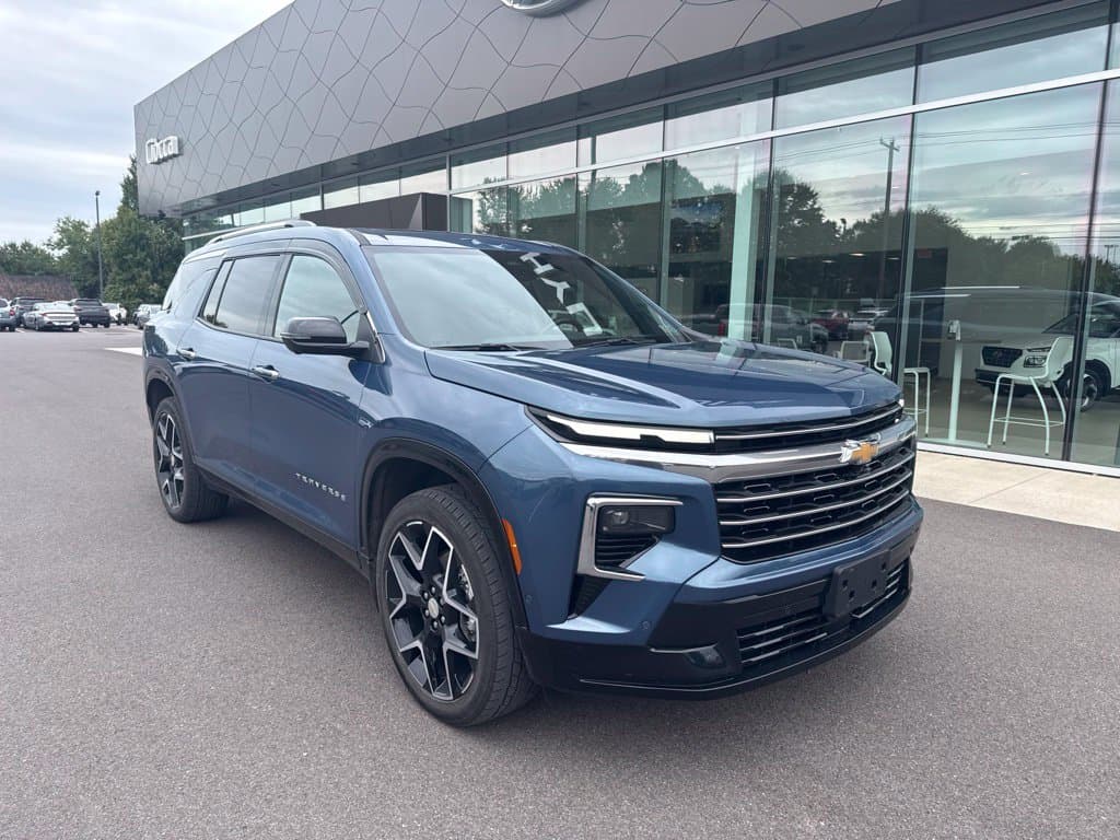 2025 Chevrolet Traverse AWD High Country — photo 1 of 16