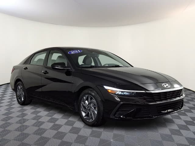 2024 Hyundai Elantra SEL — photo 1 of 30