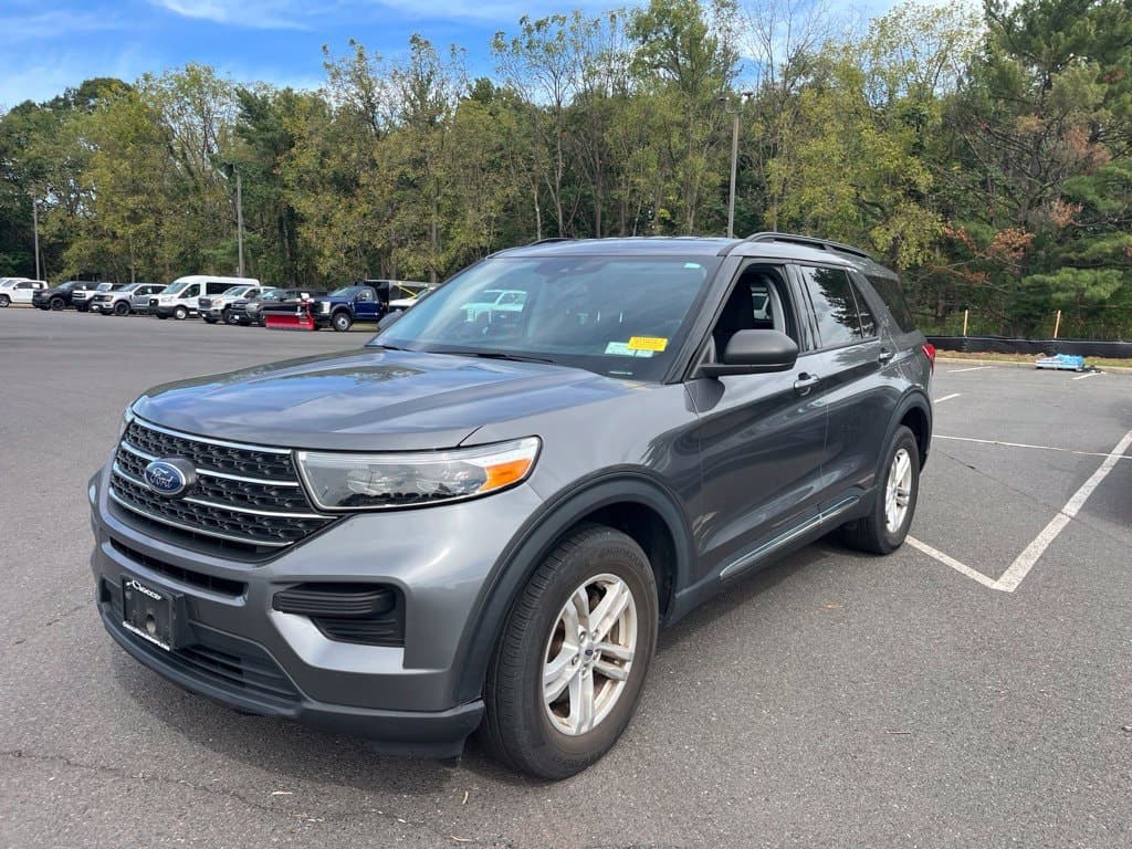 2023 Ford Explorer XLT — photo 1 of 10