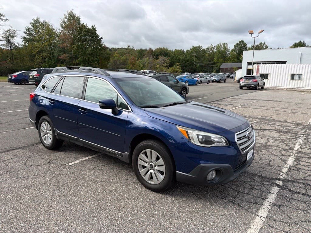 2017 Subaru Outback Base — photo 1 of 10