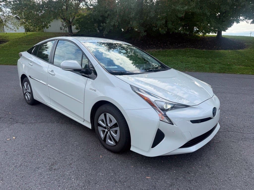 2017 Toyota Prius Four — photo 1 of 7