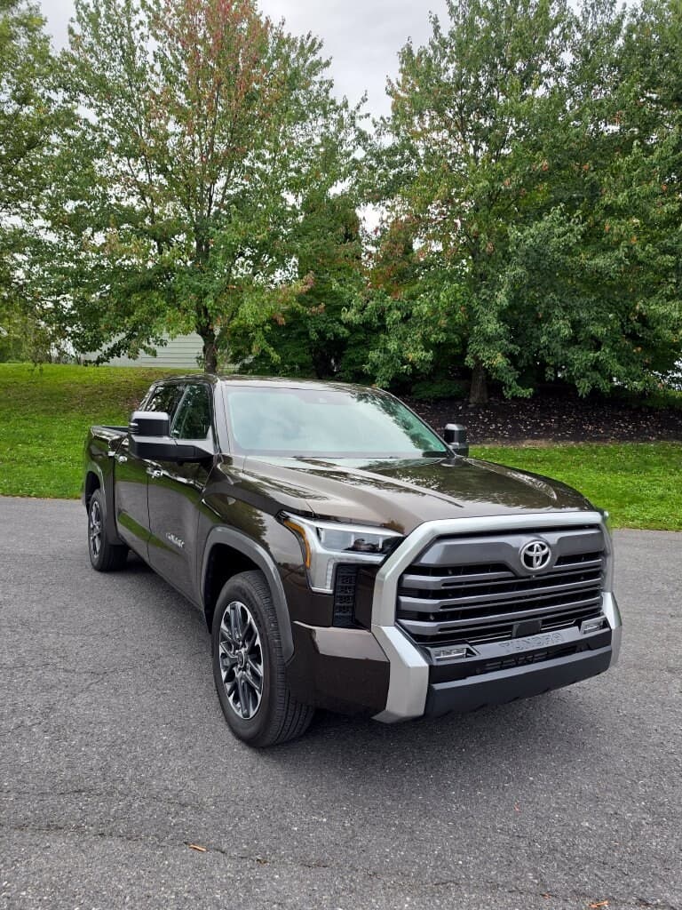 2022 Toyota Tundra 4WD Limited — photo 1 of 7