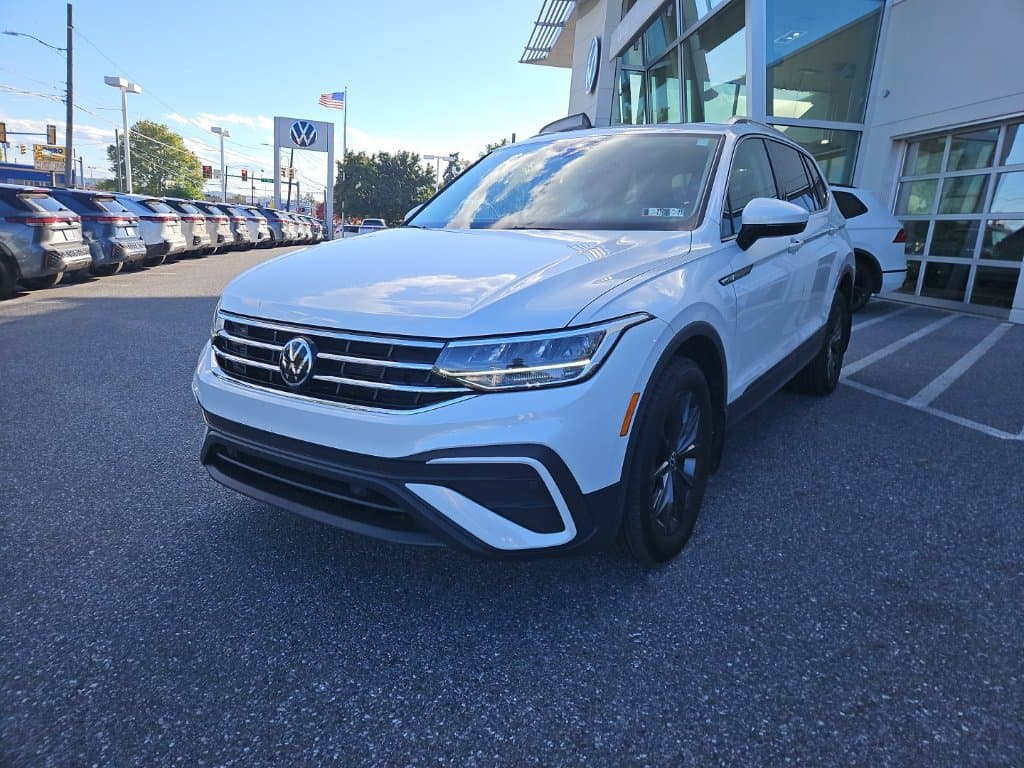2023 Volkswagen Tiguan Base — photo 1 of 12