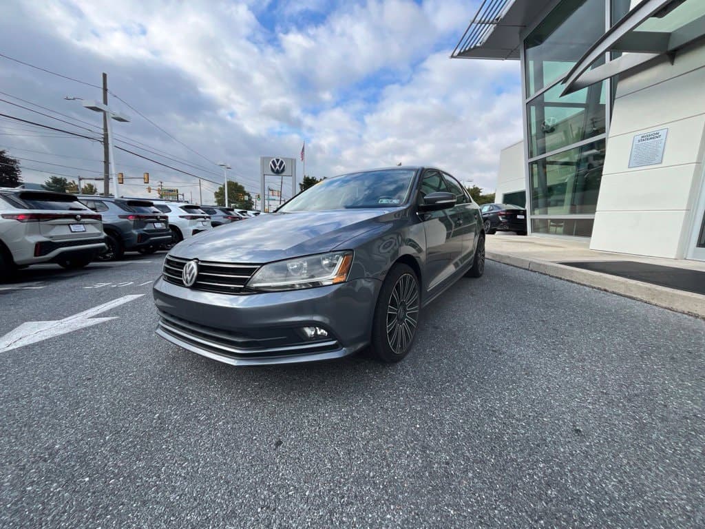 2017 Volkswagen Jetta 1.8T SEL — photo 1 of 10