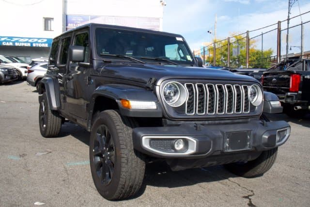 2025 Jeep Wrangler Base — photo 1 of 26