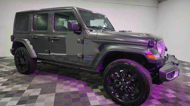 2025 Jeep Wrangler Base — photo 1 of 25