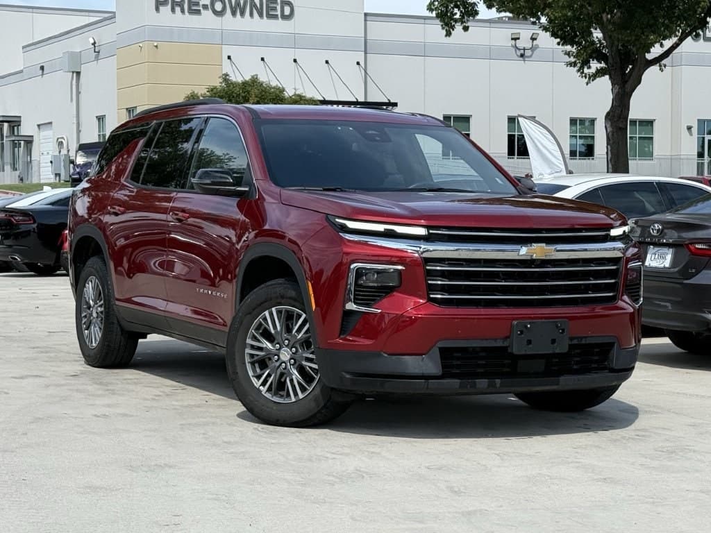 2026 Chevrolet Traverse AWD LT — photo 1 of 32