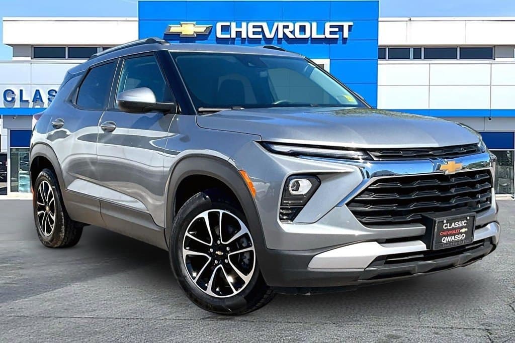 2024 Chevrolet Trailblazer LT — photo 1 of 32