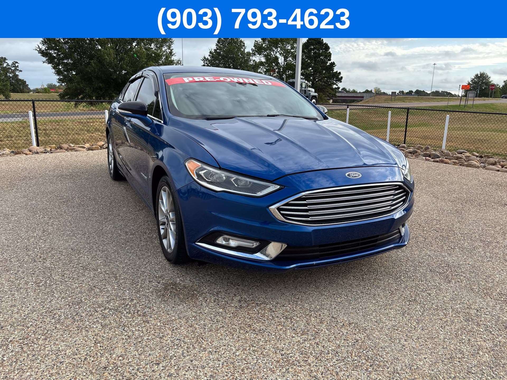 2017 Ford Fusion Hybrid SE — photo 1 of 32