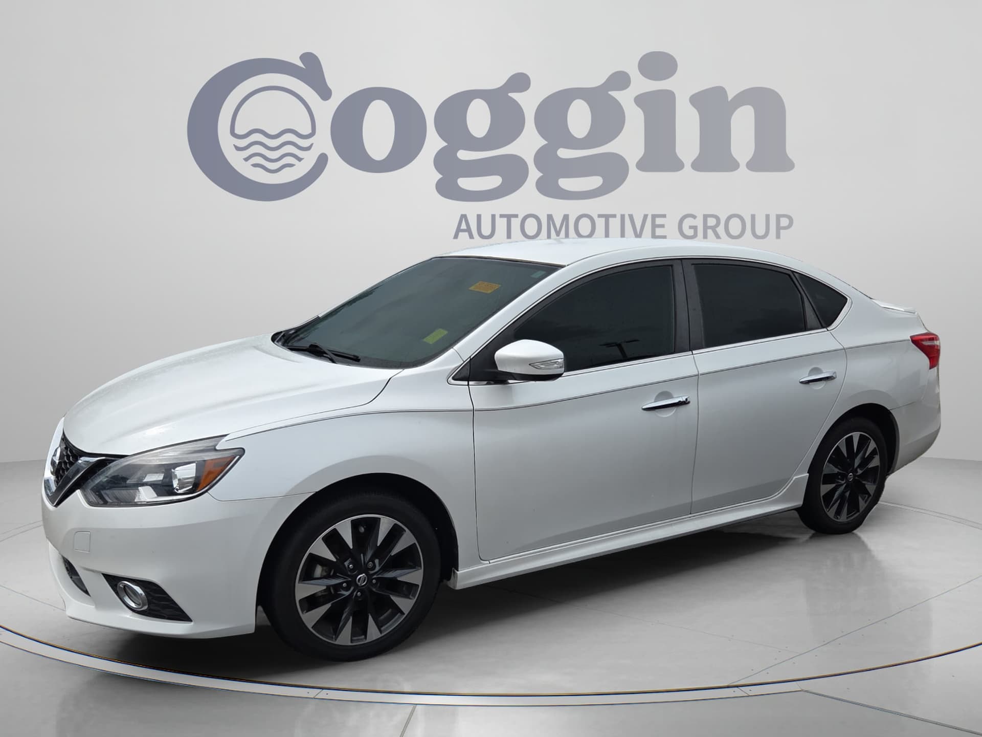 2019 Nissan Sentra SR — photo 1 of 32