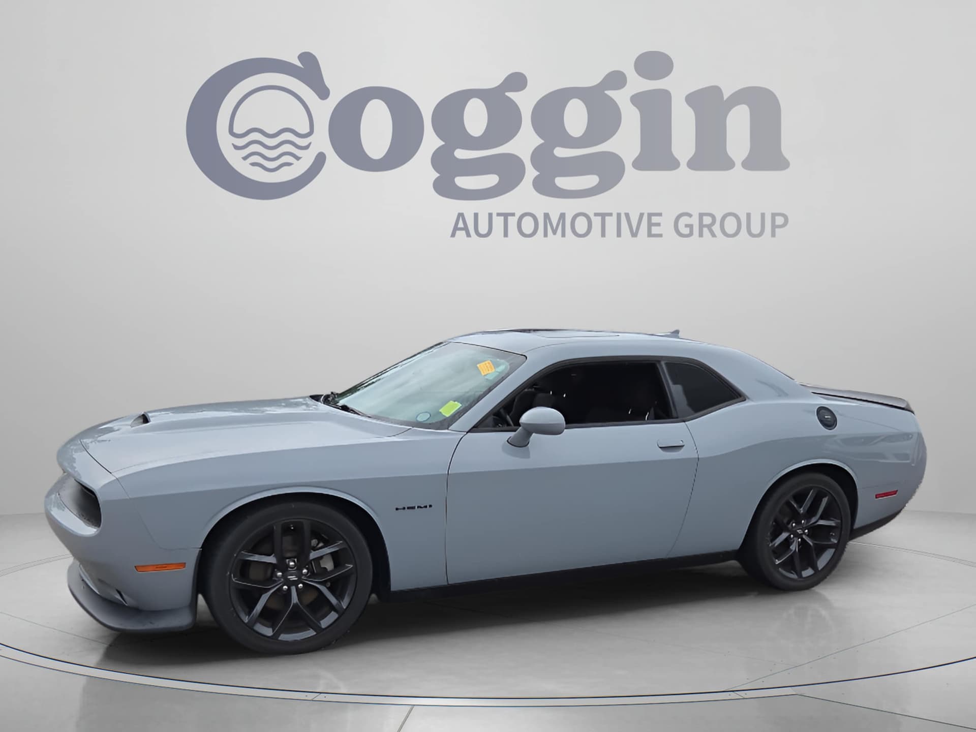 2022 Dodge Challenger R/T — photo 1 of 36