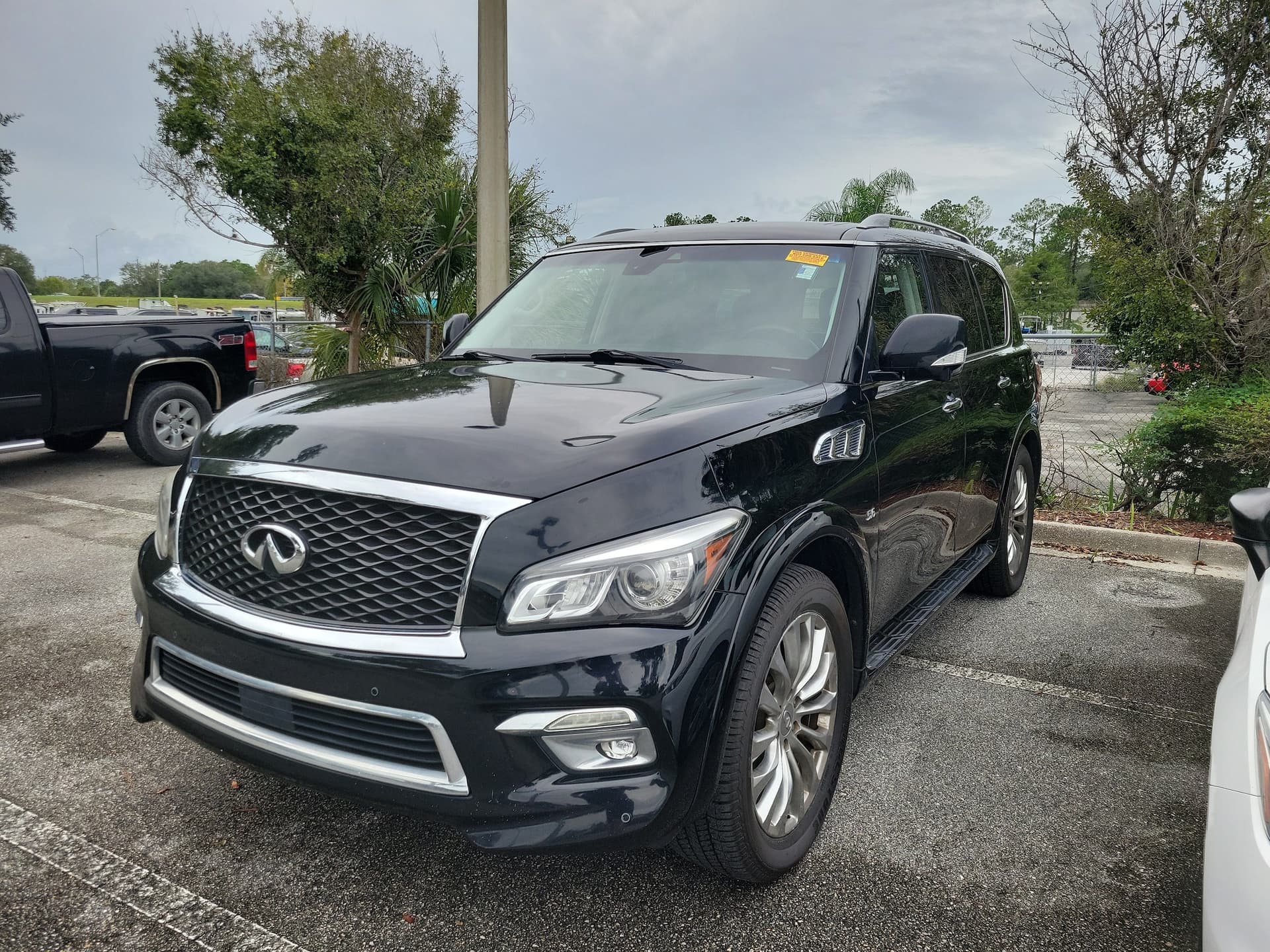 2017 INFINITI QX80 Base — photo 1 of 31