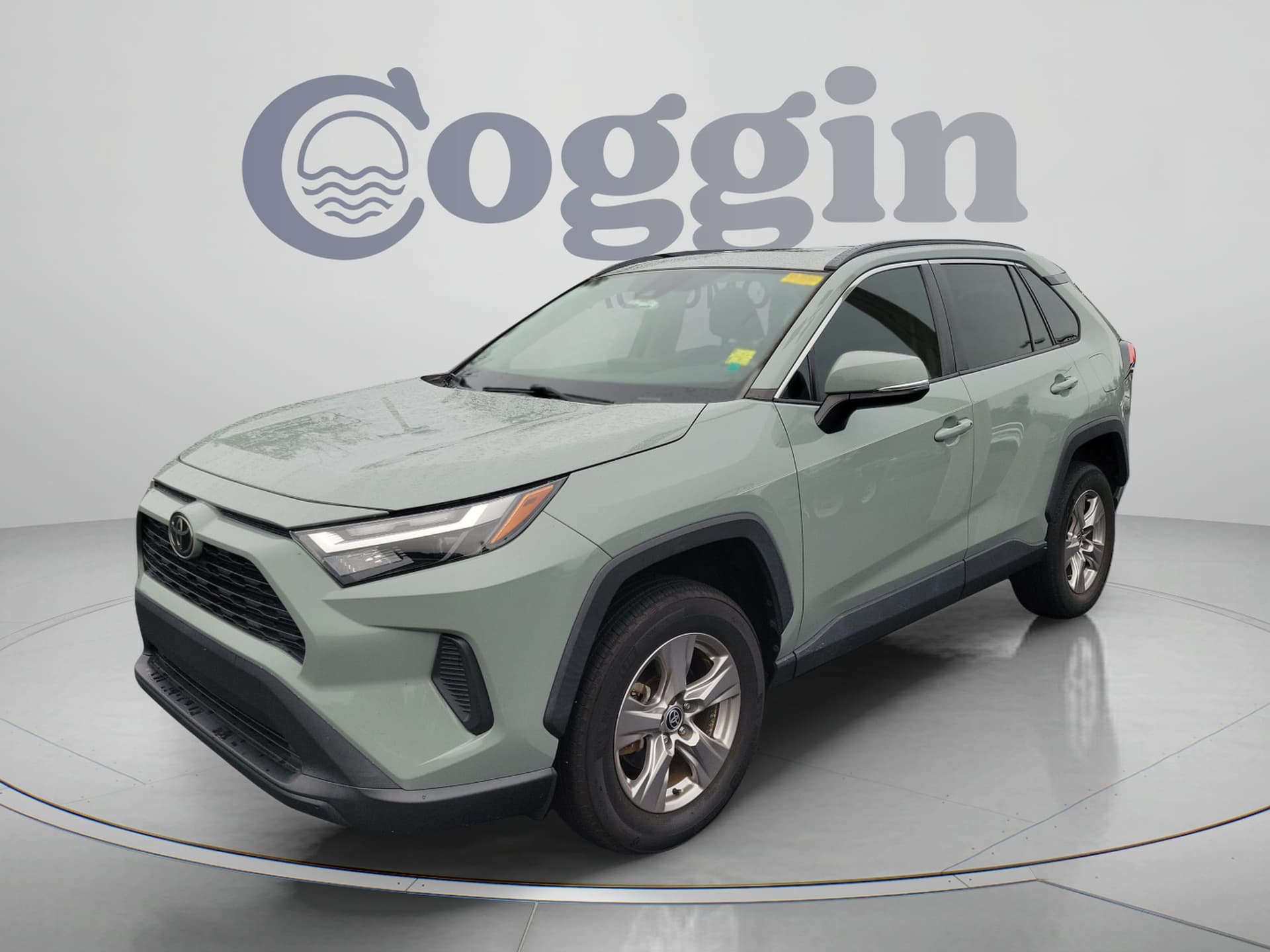 2022 Toyota RAV4 XLE — photo 1 of 31