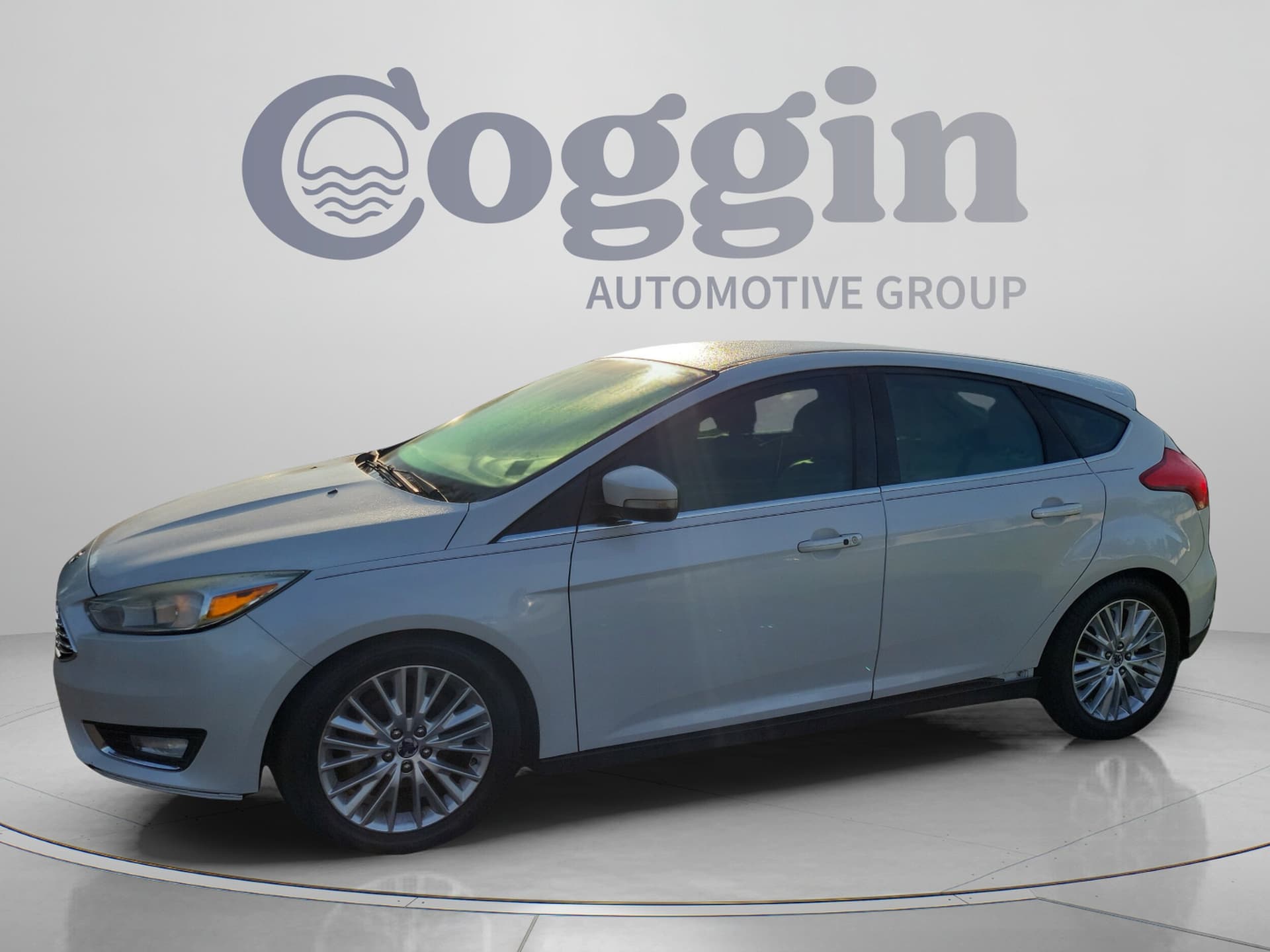 2016 Ford Focus Titanium — photo 1 of 31
