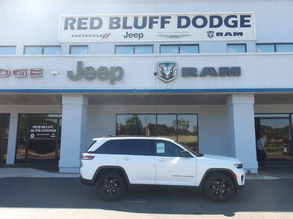 2024 Jeep Grand Cherokee Altitude — photo 1 of 2