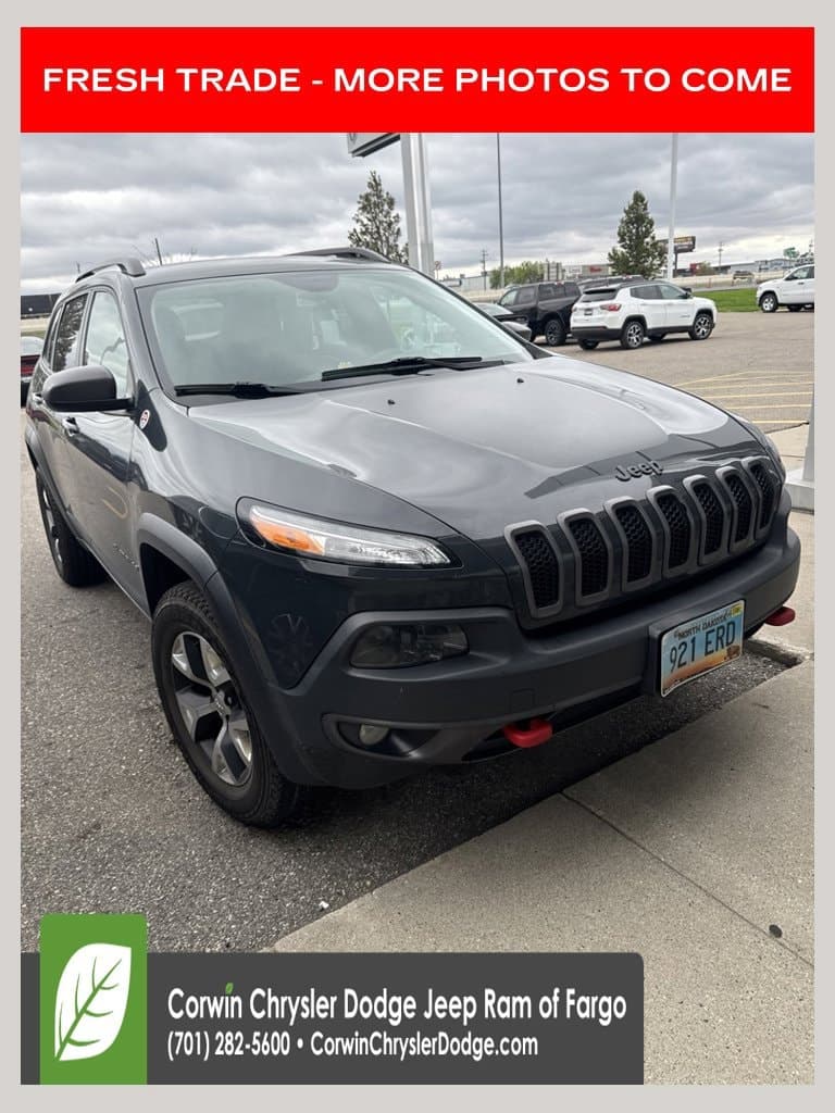 2016 Jeep Cherokee Trailhawk — photo 1 of 19
