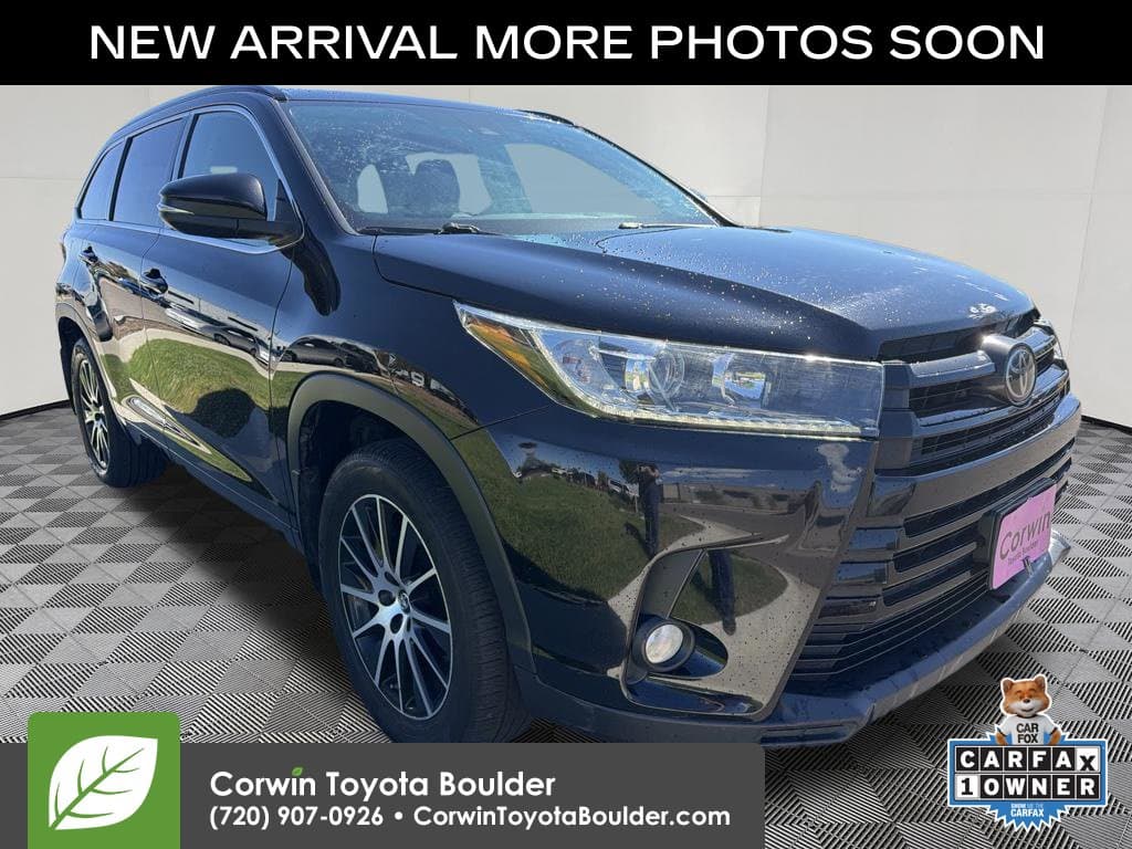 2018 Toyota Highlander SE — photo 1 of 14